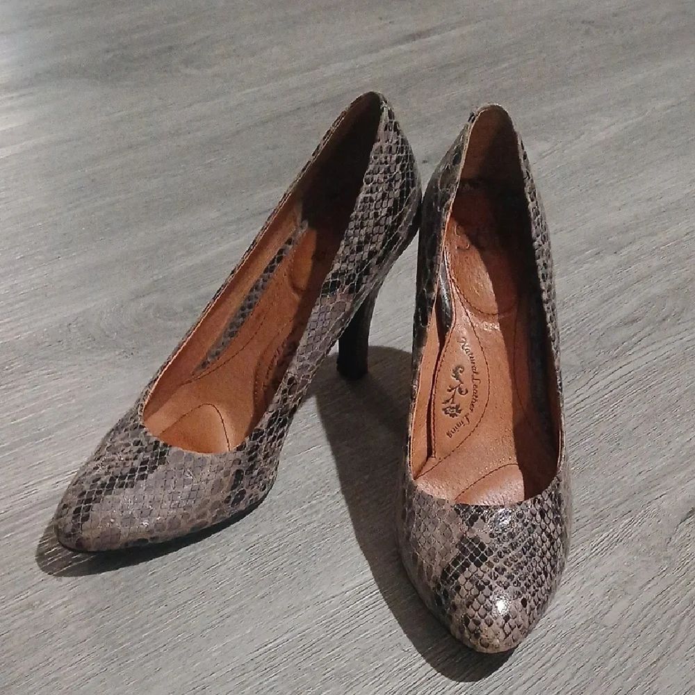 Sofft Elegant Snakeskin Patterned Heels Sz 10 EUC worn once or twice
